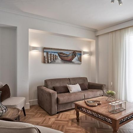 Marvelous N Bright Apt Next To Megaro Mousikis Atenas Exterior foto