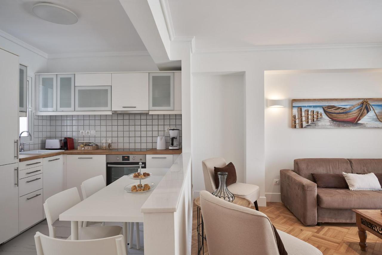Marvelous N Bright Apt Next To Megaro Mousikis Atenas Exterior foto